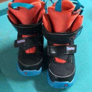 Burton mini grom boots